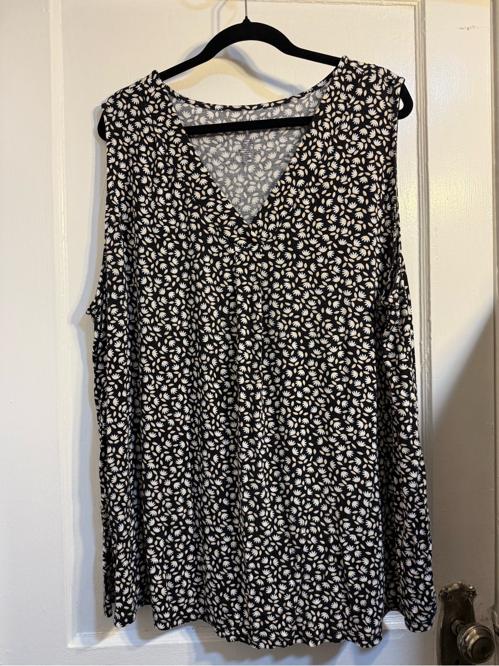 croft & barrow Black and White Floral Cold-Shoulder V-Neck Tunic